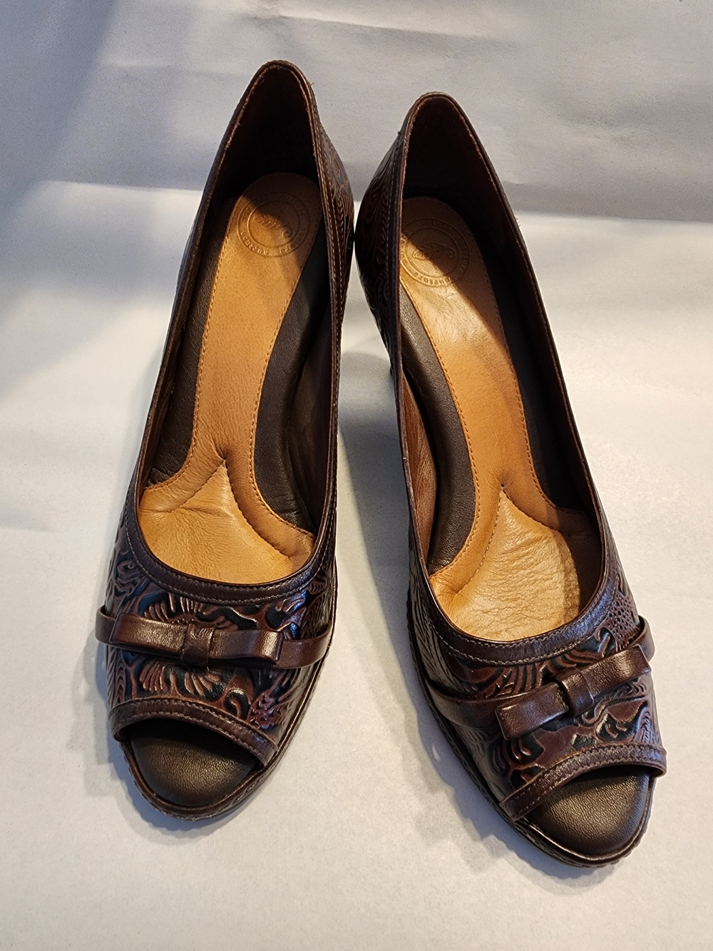 Nurture by Lamaze brown embossed leather peep-toe heels Sz 8